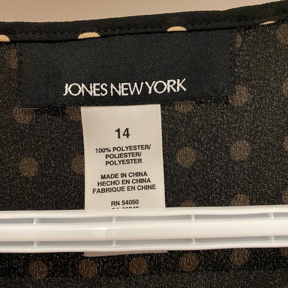 Jones New York polka dot Short sleeve blouse. Size 14 - Picture 8 of 8